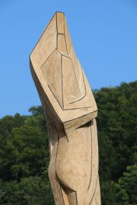 EMBRACE<br><br>ZEITZEUGE HOLZ Eppstein 2021<br>Master Wood Sculptor Symposium